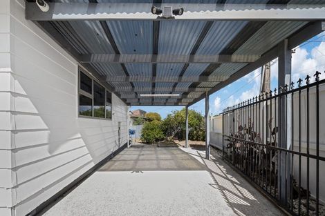 Photo of property in 296a Triangle Road, Massey, Auckland, 0614