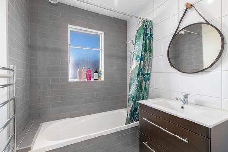 Photo of property in 1/2 Moreland Avenue, Papanui, Christchurch, 8053