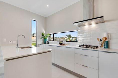 Photo of property in 6 Kuparu Lane, Red Beach, 0932