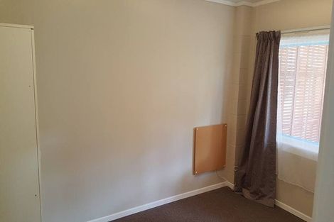 Photo of property in 1/212 Sunnynook Road, Totara Vale, Auckland, 0627