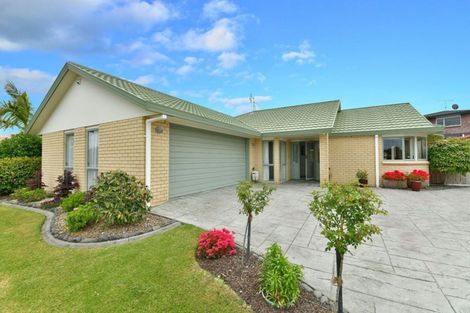 Photo of property in 138 Lakeside Drive, Orewa, 0931