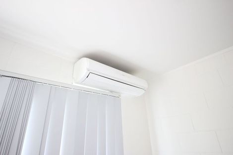 Photo of property in 2/587 Glenfield Road, Totara Vale, Auckland, 0629