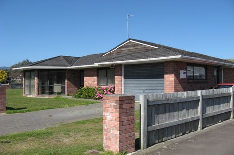 Photo of property in 2 Hadleigh Court, Paraparaumu, 5032