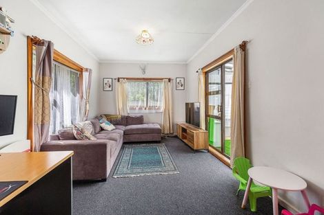 Photo of property in 42 Lincoln Avenue, Tawa, Wellington, 5028