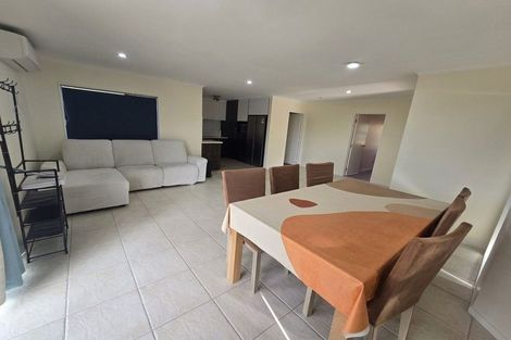 Photo of property in 15 Dovey Place, Massey, Auckland, 0614