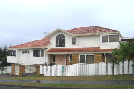 Photo of property in 1 Mcfetridge Place, Hillcrest, Auckland, 0627