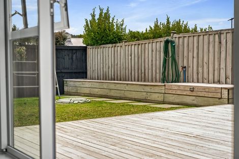 Photo of property in 1 Aporo Drive, Kumeu, 0810