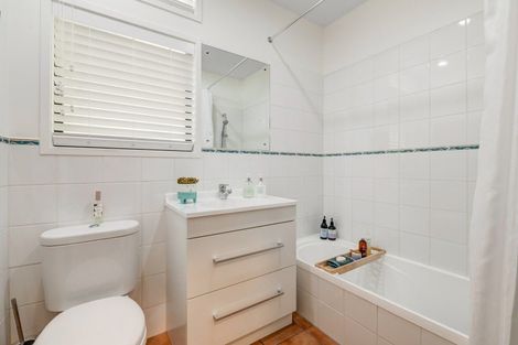 Photo of property in 1 Cross Street, Manly, Whangaparaoa, 0930