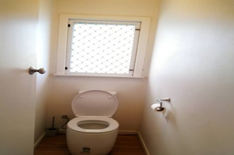 Photo of property in 100 Gossamer Drive, Pakuranga Heights, Auckland, 2010