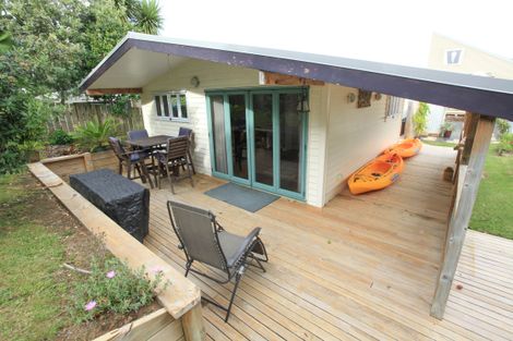 Photo of property in 5 Karioi Crescent, Raglan, 3225