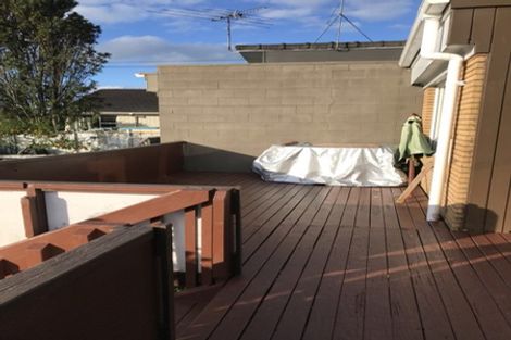 Photo of property in 1/309 Wairau Road, Totara Vale, Auckland, 0627