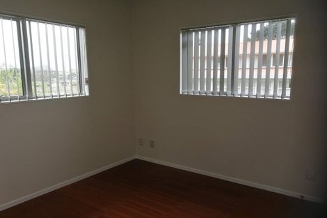 Photo of property in 11 Potter Avenue, Northcote, Auckland, 0627