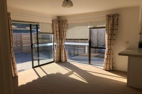 Photo of property in 15 Charles Prevost Drive, The Gardens, Auckland, 2105