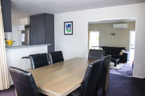 Photo of property in 15 Taikata Road, Te Atatu Peninsula, Auckland, 0610