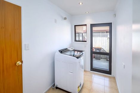 Photo of property in 106 Pacific Drive, Fitzherbert, Palmerston North, 4410