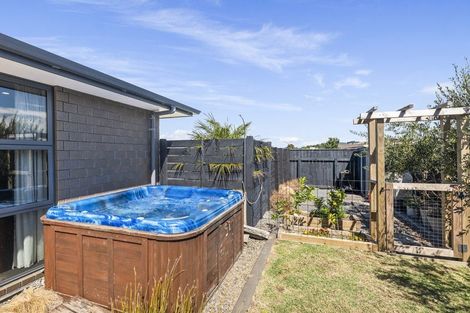 Photo of property in 10 Butterworth Crescent, Papamoa Beach, Papamoa, 3118