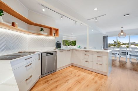 Photo of property in 8 Unsworth Drive, Unsworth Heights, Auckland, 0632