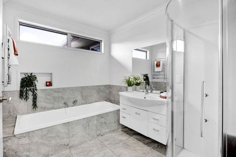 Photo of property in 15c Anderson Way, Highlands Park, New Plymouth, 4312