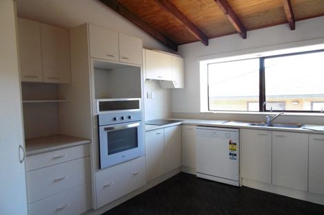 Photo of property in 61 Rhinevale Close, Henderson, Auckland, 0612