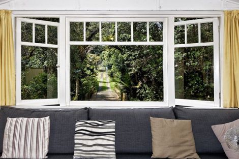 Photo of property in 112 Garden Road, Piha, New Lynn, 0772