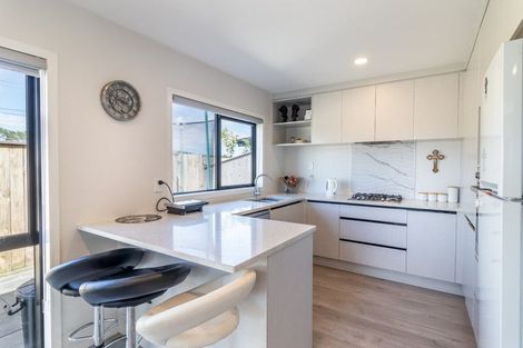 Photo of property in 17 Sapwood Crescent, Takanini, 2110