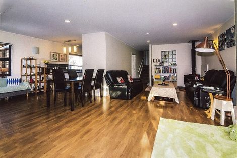 Photo of property in 1/19 Bond Crescent, Forrest Hill, Auckland, 0620