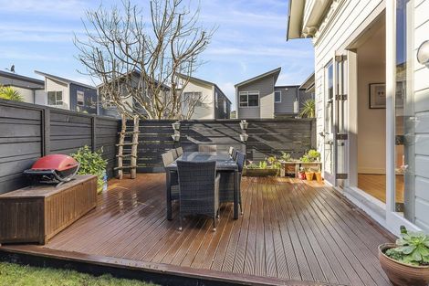 Photo of property in 17/3 Severn Street, Island Bay, Wellington, 6023