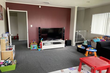 Photo of property in 1/4 Avalon Place, Glenfield, Auckland, 0629