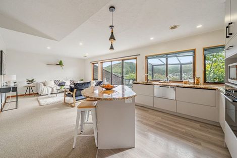 Photo of property in 16a Parklands Drive, Karori, Wellington, 6012