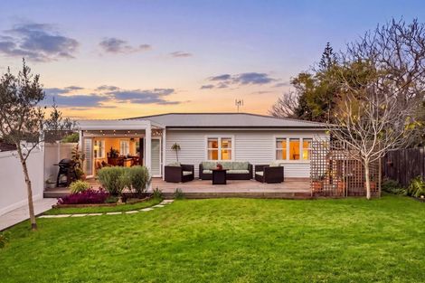 Photo of property in 1/77 Birkdale Road, Birkdale, Auckland, 0626