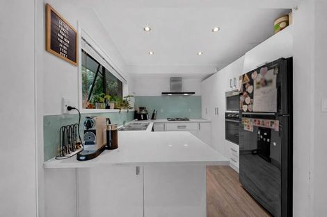 Photo of property in 2/3 Diosma Place, Botany Downs, Auckland, 2010