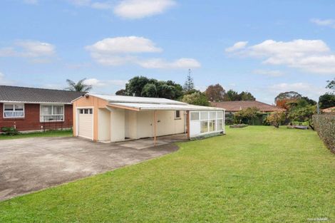 Photo of property in 49 Yeovil Road, Te Atatu Peninsula, Auckland, 0610