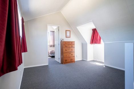 Photo of property in 32 Rosedale Crescent, Cloverlea, Palmerston North, 4412