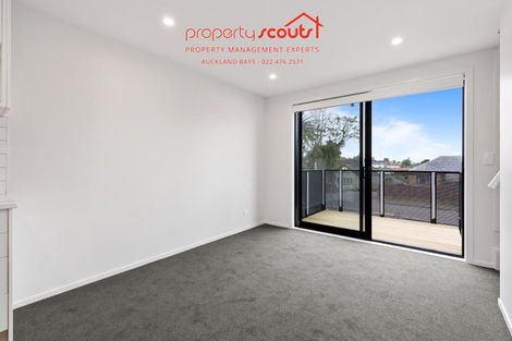 Photo of property in 2/1 Fruitvale Road, New Lynn, Auckland, 0600