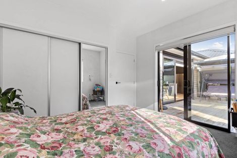 Photo of property in 12 Hava Place, Green Bay, Auckland, 0604