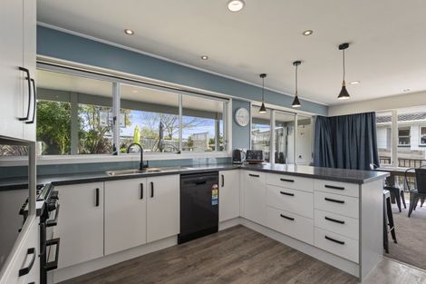 Photo of property in 52 Wikiriwhi Crescent, Awapuni, Palmerston North, 4412