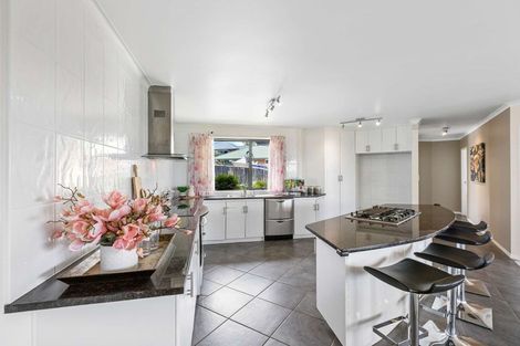 Photo of property in 15 Bella Villa Drive, Waiuku, 2123