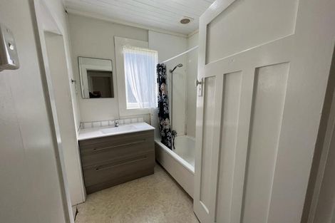 Photo of property in 19 Tirimoana Road, Te Atatu South, Auckland, 0602