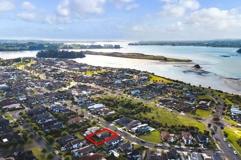 Photo of property in 18 Corsica Way, Karaka, Papakura, 2113