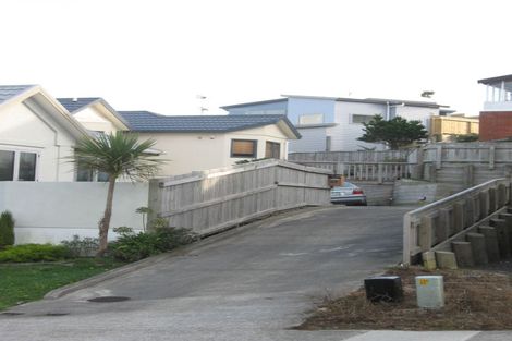 Photo of property in 75a Dress Circle, Newlands, Wellington, 6037