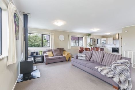 Photo of property in 4/1 Cheval Drive, Totara Vale, Auckland, 0629