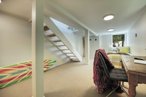 Photo of property in 16 Sylvan Glade, Piha, New Lynn, 0772