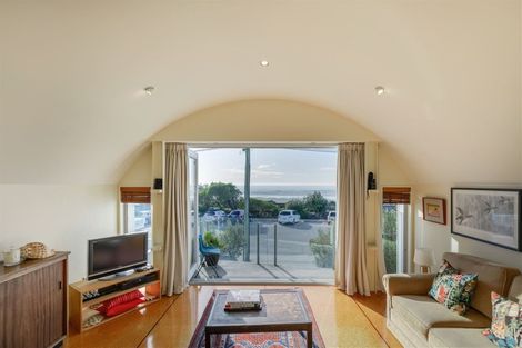 Photo of property in 32 Esplanade, Sumner, Christchurch, 8081