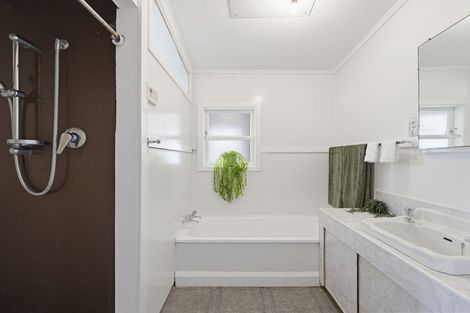 Photo of property in 4 Ashton Terrace, Castlecliff, Whanganui, 4501