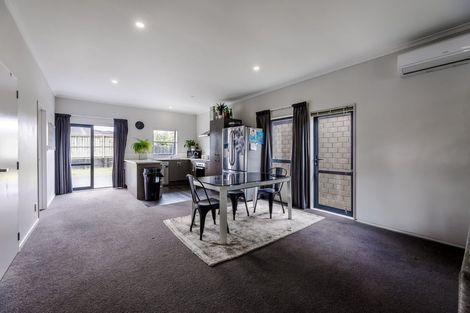 Photo of property in 85 Becker Drive, Weymouth, Auckland, 2103