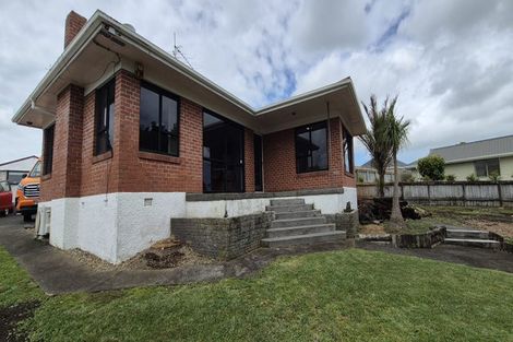Photo of property in 3 Owens Road, Waiuku, 2123