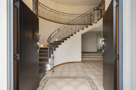 Photo of property in 33 Ruapehu Drive, Fitzherbert, Palmerston North, 4410