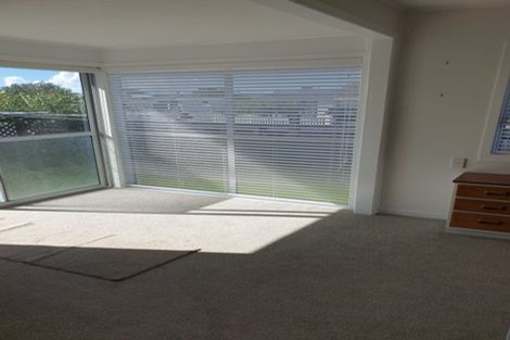 Photo of property in 15 Turakina Street, Merrilands, New Plymouth, 4312