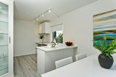 Photo of property in 2/17 Mirovale Place, Totara Vale, Auckland, 0629