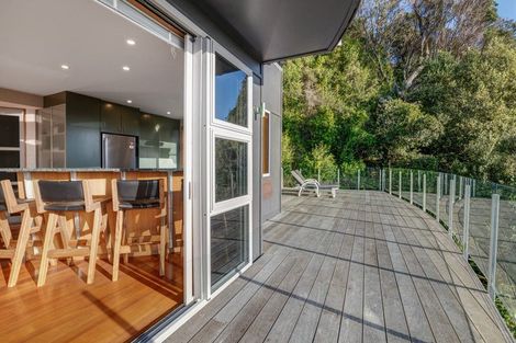 Photo of property in 10 Waitea Road, Muriwai, Waimauku, 0881